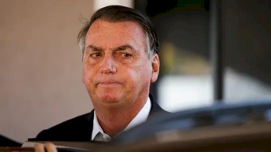 Bolsonaro diz que eventual pedido de vistas no julgamento no TSE 'ajuda a gente'